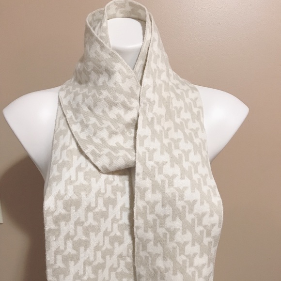 New York & Company Accessories - NYC 🧣 scarf